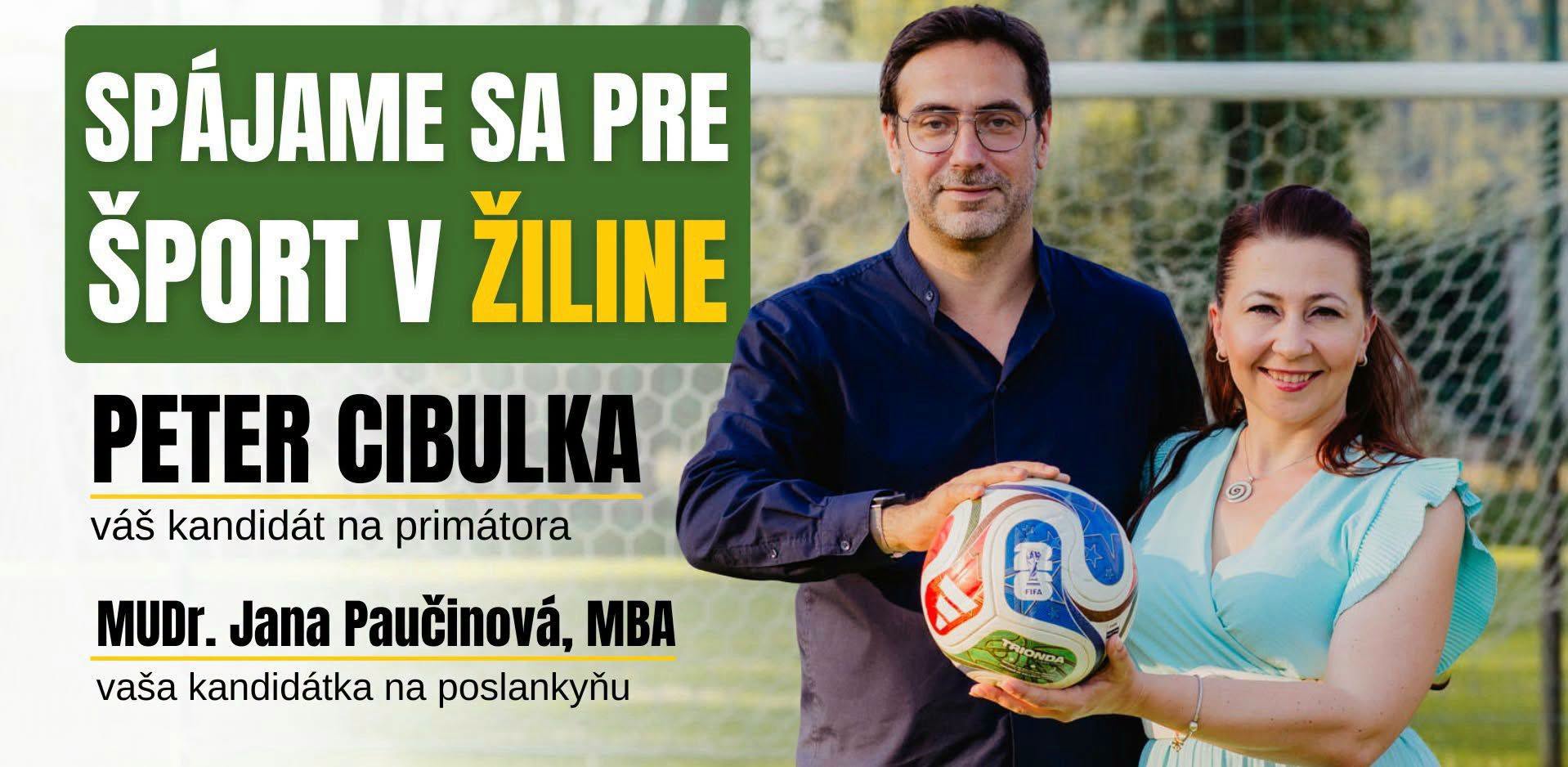 Jana Paučinová pri futbalovom ihrisku